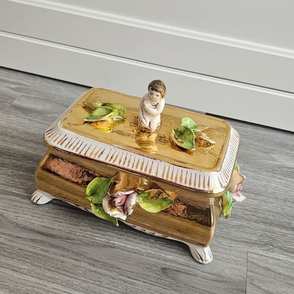 Vintage Gorgeous Hard To Find Gold and Floral Trinket Box Made In Italy - Picture 7 of 14